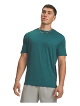 Remera deportiva Under Armour modelo Vanish Energy SS, color verde oscuro, de manga corta y cuello redondo, con pequeño logo de la marca en el pecho.