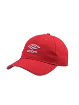 Gorra deportiva Umbro de color rojo con logo bordado en blanco en la parte frontal y visera curva.