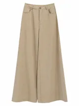 Pantalón de gabardina beige de tiro alto, corte wide leg y diseño amplio con bolsillos delanteros y traseros.