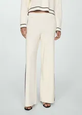 Pantalon palazzo de tejido de punto fino color beige, con cintura elástica y bandas laterales en contraste color negro.