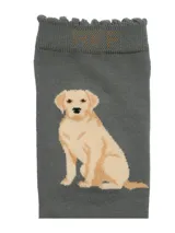 Medias de caña media color gris con estampado de perro labrador y talón en contraste color marrón.