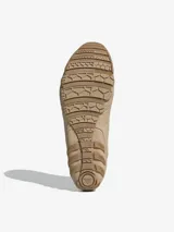 Zapatillas Adidas Ghost Sprint W, color beige, confeccionadas con exterior de gamuza moldeada y suela de caucho de perfil bajo.