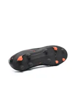 Championes de fútbol Umbro Classico III HG, color negro con detalles en rojo.