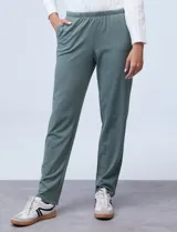 Pantalón jogger verde de algodón, marca Ruby Rd, con pretina elastizada.