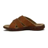 Sandalias casuales para hombre con diseño de tiras anchas cruzadas en color marrón cognac, con suela ergonómica y costuras decorativas.