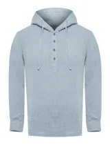 Buzo con capucha celeste de lino orgánico, con botones de madera en el cuello y bolsillos laterales.
