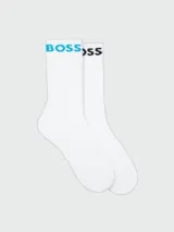 Pack de dos medias blancas de caña media de la marca Boss, con el logotipo estampado en azul y negro en el borde superior.