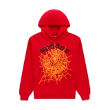 Hoodie rojo con capucha y bolsillo canguro. Estampado frontal con telaraña amarilla y texto "Sp5der" en negro.