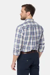 Camisa de manga larga con estampado a cuadros, corte regular y logo bordado.