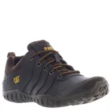 Championes urbanos Caterpillar modelo Instruct, color marrón café, confeccionados en cuero con detalles en malla. Presentan cordones bicolores y suela de goma con relieve para mayor tracción.
