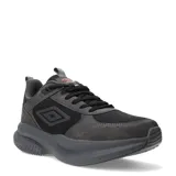 Championes urbanos Umbro modelo Fade, color negro con detalles en gris oscuro. Presentan una combinación de malla y material sintético en la capellada, con el logo de la marca en el lateral y una suela robusta de goma.