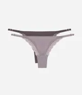 Kit de dos bombachas colaless de microfibra, con laterales ajustables y detalles de encaje en los bordes. Diseño tanga con forro de algodón.