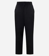 Pantalón de vestir color marrón, de corte recto y tiro alto, con cierre frontal y bolsillos delanteros.