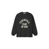 Remera de manga larga gris oscuro con cuello redondo y el característico estampado frontal "ESSENTIALS FEAR OF GOD" en color blanco.