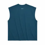 Musculosa negra de algodón, corte oversize, con un pequeño logo estampado en el pecho y un diseño gráfico grande en la espalda.