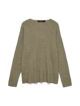 Sweater de punto con cuello en V y mangas largas, con diseño de hombros caídos y ajuste holgado. Presenta un acabado con sutil brillo metálico integrado en el tejido.