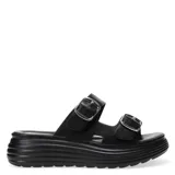 Sandalias de plataforma con doble banda ancha y hebillas metálicas ajustables. Presentan una suela con diseño ondulado y acabado en color negro.