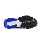 Championes New Balance 520v8, color gris con detalles en negro y azul.