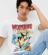 Remera de algodón con cuello redondo y mangas cortas. Presenta un estampado frontal con diseño de cómic de Wolverine de Marvel.