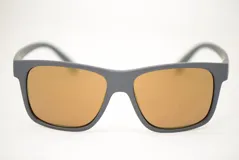 Lentes de sol MDQ modelo Uyuni, con montura cuadrada de acetato color gris metalizado y lentes color marrón.