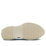 Zapatillas Converse Run Star Hike color marrón con plataforma blanca y suela dentada.