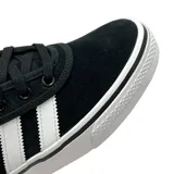 Championes Adidas Adi Ease negros con las tres tiras blancas.