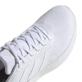 Championes de running Adidas modelo Run Falcon 3, color blanco, con sistema de amortiguación Cloudfoam en la entresuela y suela de goma resistente. Confeccionados en malla transpirable con revestimientos sintéticos y cierre de cordones.