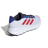 Championes Adidas Switch Run, color blanco con detalles en rojo, azul y gris.