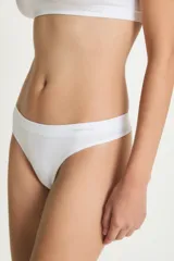 Bombacha tipo colaless de microfibra, con diseño minimalista y ajuste cómodo.