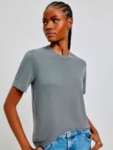 Camiseta verde de algodón de corte recto y mangas cortas.