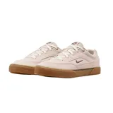Championes de skate Nike SB Malor, color beige con detalles en bordó y suela de goma color caramelo. Confeccionados en gamuza y lona, presentan el logo Swoosh bordado en el lateral.