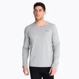 Primera capa de manga larga Merrell, color gris, con cuello redondo y logo estampado en el pecho. Presenta costuras planas y orificios para el pulgar en los puños.