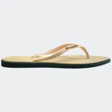 Ojotas Havaianas modelo Slim Point, con suela y tiras más finas, punta ligeramente puntiaguda y borde contrastante. Las tiras son de color lila claro con el logotipo de Havaianas en metalizado. La suela es lila claro con borde exterior en color terracota/rosado oscuro.