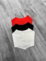 Corset de bengalina con ballenas verticales y escote corazón.