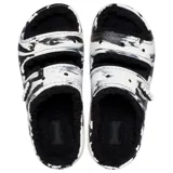 Sandalias Crocs Classic Cozzzy con forro suave y difuso, suelas exteriores elevadas y dos correas superiores.