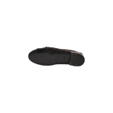 Mocasines de gamuza marrón Saint Laurent modelo Le Loafer Penny, con diseño fruncido en la punta y detalle metálico dorado del logo YSL en el empeine.