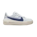 Zapatillas Nike Air Force 1 Platform LV8, color blanco con detalles en azul y lila.