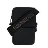 Bandolera pequeña de diseño compacto y estructura rígida, color negro. Presenta una textura granulada característica de la marca, cierre superior y correa ajustable con el logo de Havaianas estampado en contraste.