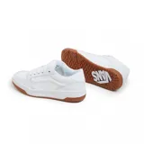 Championes Vans Hylane de cuero blanco con suela de goma color caramelo.