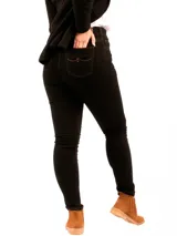 Pantalón de jean chupín azul oscuro, tiro alto y elástico.