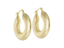 Aros tipo argolla gruesa con baño de oro.