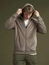 Buzo hoodie gris con capucha y cierre frontal.