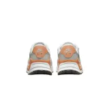 Championes Nike Air Max Systm de mujer, color blanco con detalles en gris, negro y verde flúor.