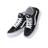 Championes Vans modelo Sk8-Hi con plataforma, de caña alta, color negro con la icónica banda lateral blanca y cordones blancos.