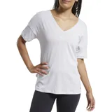 Remera deportiva blanca de mujer, con escote en V, mangas cortas y logo Reebok Vector en el ruedo.