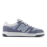Championes New Balance 480, color gris con detalles en blanco.