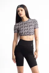 Calza corta de lycra negra de compresión, tiro alto con logo en la cintura.