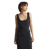 Musculosa Adidas Ess Tank Top color negro con logo pequeño en el frente.