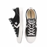Championes Converse Star Player Ox, color negro con detalles en blanco.