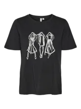 Remera de cuello redondo y mangas cortas, con estampa frontal en color blanco que representa siluetas de tres figuras femeninas con trazos lineales.